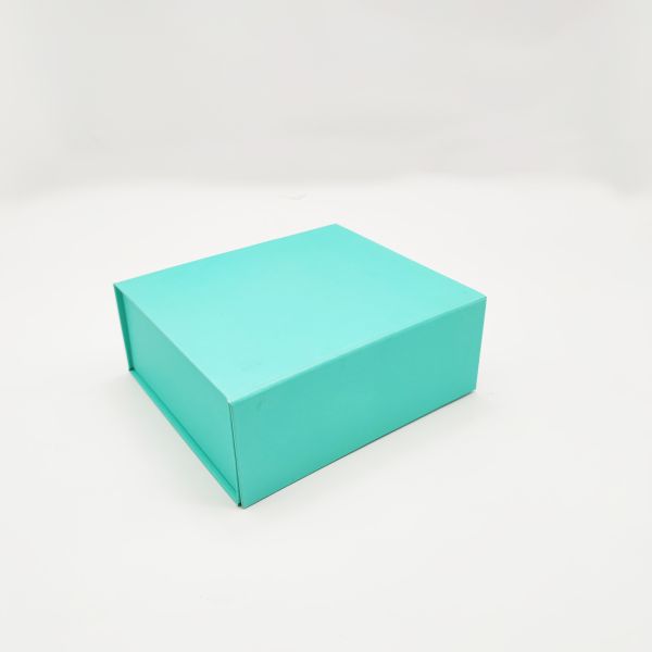 Green Foldable Magnetic Boutique Gift Box Hard Cardboard Gift Boxes