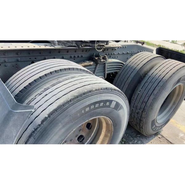 Используемая голова трейлера двигателя дизеля головы Howo T7 трактора мощности в лошадиных силах колеса 440 Sinotruck 6*4 10