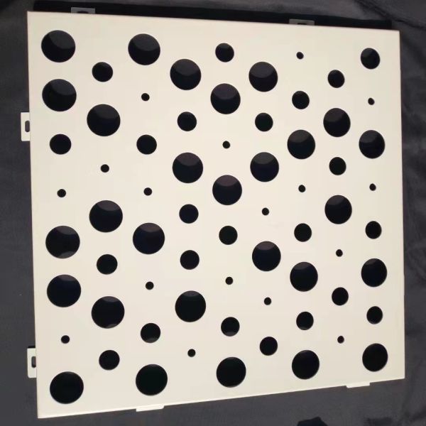 1.2*2.4m 装飾用 アルミ製の金属パネル