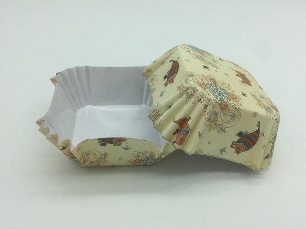 Yellow Paper Baking Cups Special Pattern PET Film Coated Turntable For Cake Decoration