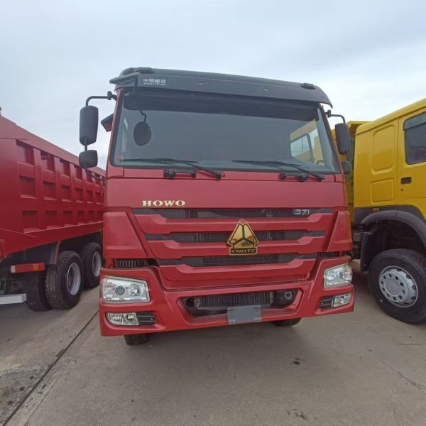 Tyres and Sinotruck Chassis 40t Loading Capacity Mining Equipment Truck for Heavy Duty