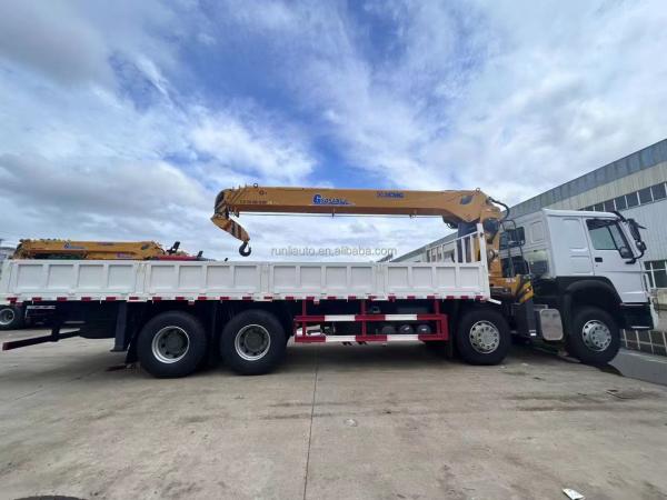 Usine Sinotruk HOWO 8X4 Grue télescopique montée sur camion hydraulique