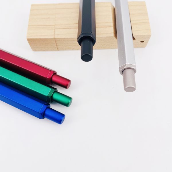 Design classique stylo à bille rétractable en aluminium à baril hexagonal