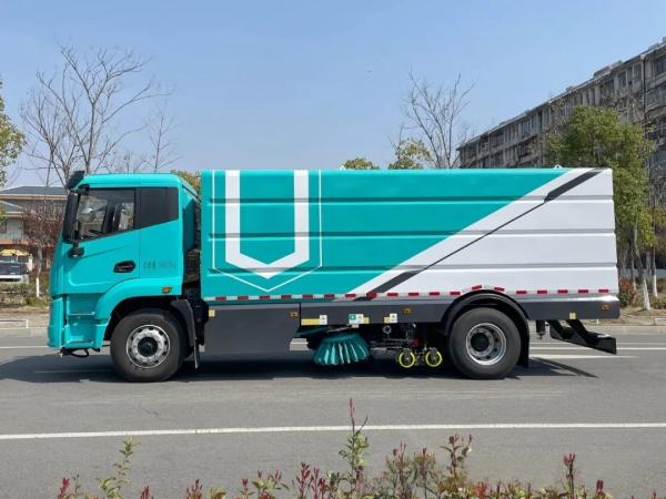 18T Durable Road Sweeper Truck Washing and Sweeping Electric Truck