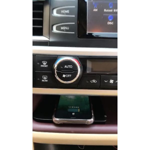 In Car Wireless Charger with qi For TOYOTA HIGHLANDER 15-18 fast chargers 10W in car chargers with 3 coils
