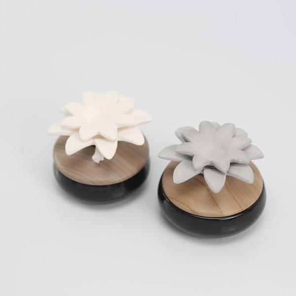 Home Decoration Ceramic Scent Diffuser With Delicate Flower And Wooden Lid