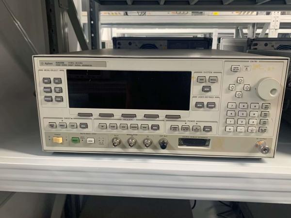 10 MHz – 26.5 GHz  RF Signal Generator High Purity Synthesized Swept-CW Generator Agilent 83630B