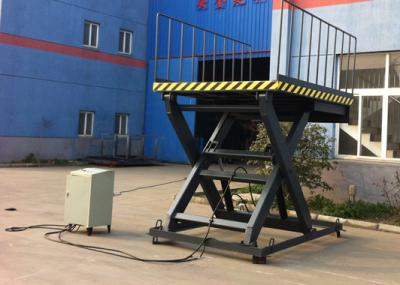 as 4 plataformas de 3 toneladas de Ton Hydraulic Loading Dock Lift usam-se pelo sistema de controlo elétrico carregando/que descarrega