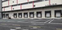 Puertas seccionales aisladas de almacenes industriales