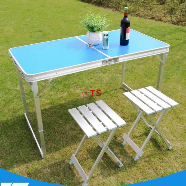 Sí, en el jardín exterior de la granja de aluminio maleta plegable escritorio portátil para fácil transporte