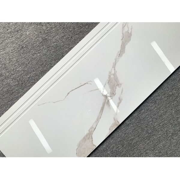 Шаг пола лестниц Каррары белый керамический кроет кислотоупорное черепицей