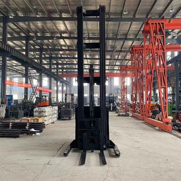 CQD16J 1.6T Battery Operated Reach Truck 1600kg Standing Type Triplex Mast