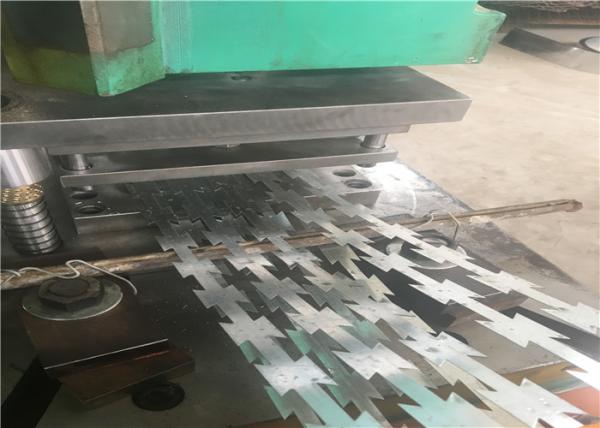 9 Strips Concertina Razor Barbed Wire Machine For Making Security Fence