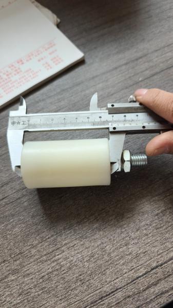 Guia de rolos de porta de nylon porta deslizante ajustável rolos de nylon com bracket em forma de L rolos de guia de porta deslizantes com bracket de poste L