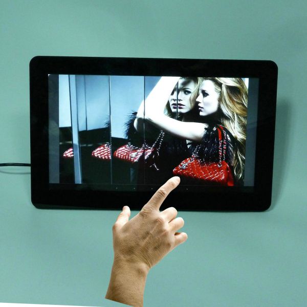 HD IPS Touch Screen Digital Picture Frame 15.6 Inch