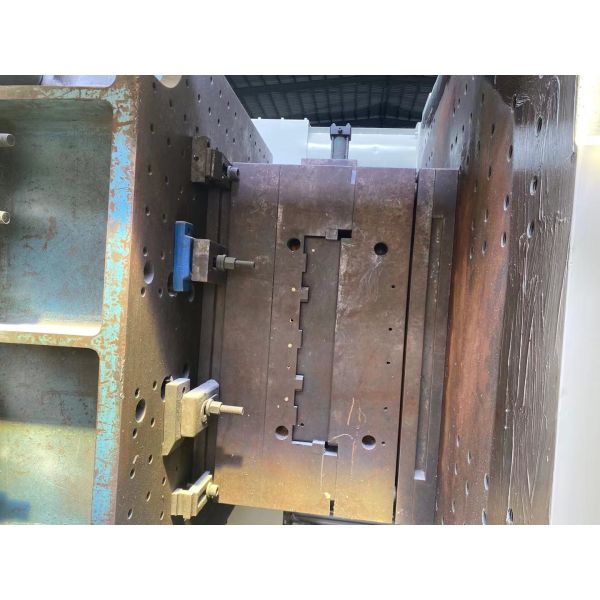 Toshiba IS2500DF Used Plastic Injection Moulding Machine Parallel Bars Shooting