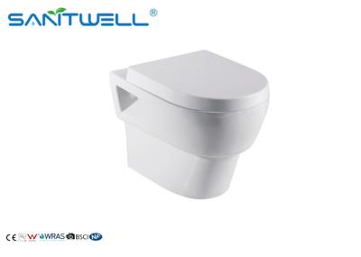 A parede fixada na parede sanitária dos mercadorias cerâmicos da bacia do WC do banheiro pendurou a tampa de assento da sanita