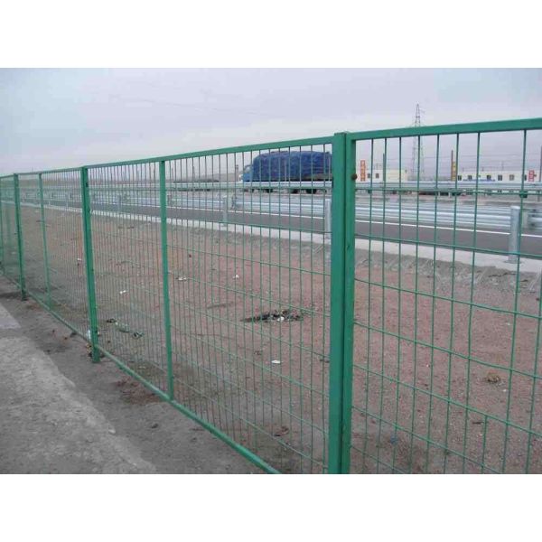 China factory,galvanized welded wire mesh for fence/welded framed fence ISO