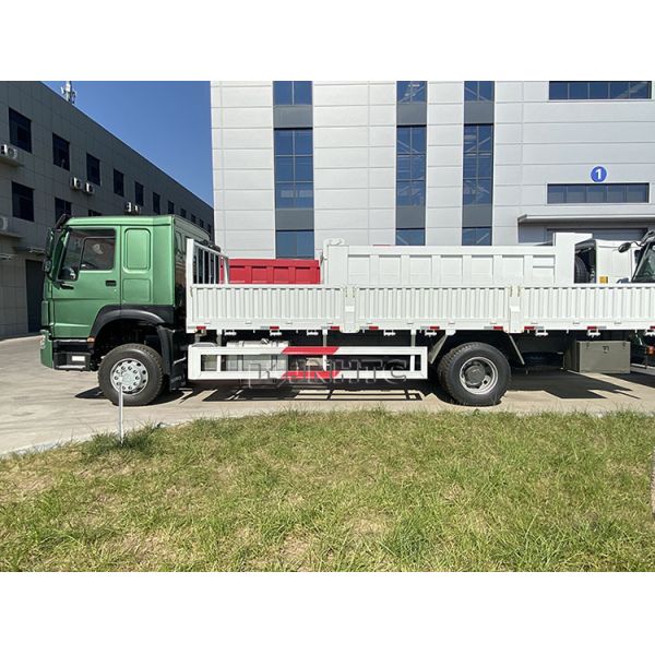 ODM HOWO Camion de chargement à clôtures 4X2 300HP Camion de chargement à 6 roues