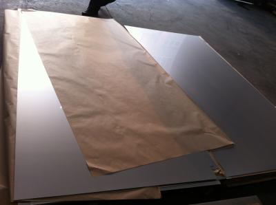 Placa de aço de carbono laminada a quente com largura 1000-1500mm ou personalizada