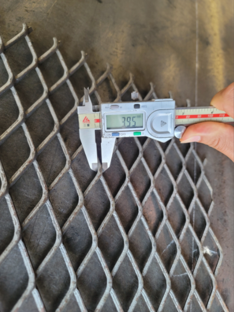 Diamond Expanded Metal Wire Mesh with Uniform Openings and Customizable Fabrication