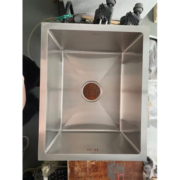 Undermount Single Bowl Sink in Black Space-Saving and Functional