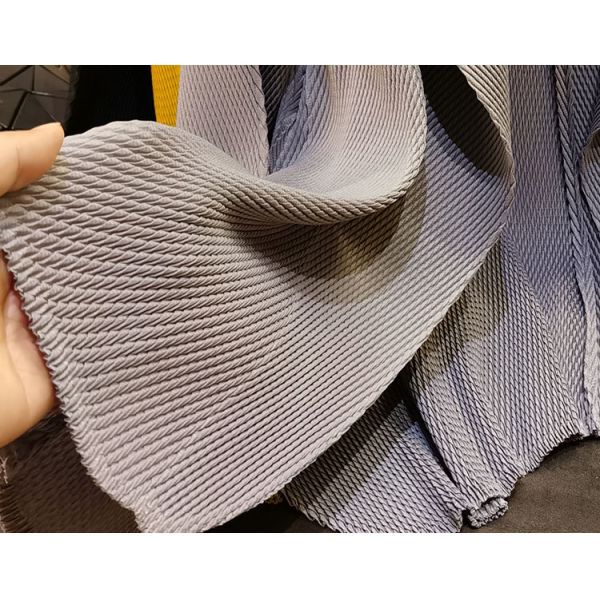 Spring 2025 Women's Solid Color Lapel Long Sleeved Pleated Women's Long Coat