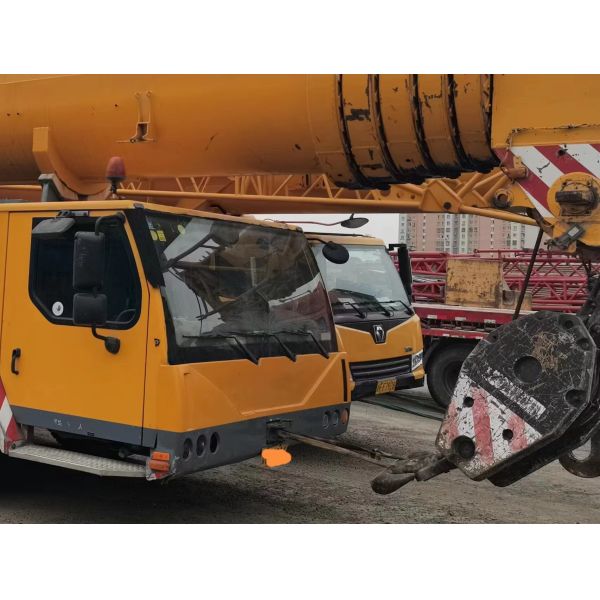 Max. Lifting Height 25M Liebherr 250T Used Truck Crane Mobile Crane Popular Chinese