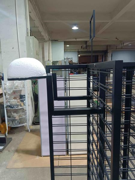 Robust 4 Way Wire Mesh Display Rack Rolling Gridwall Display Powder Coated AT-0168