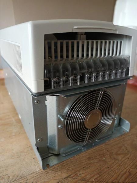 ABB ACS800-01-0040-3 + E200 Variable Frequency Inverter 40kW IP20 Aluminum Housing Blue