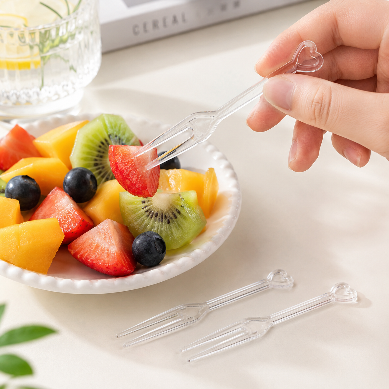 Clear Heart Fruit Fork Disposable Tableware 84mm For Desserts Parties / Food Samples