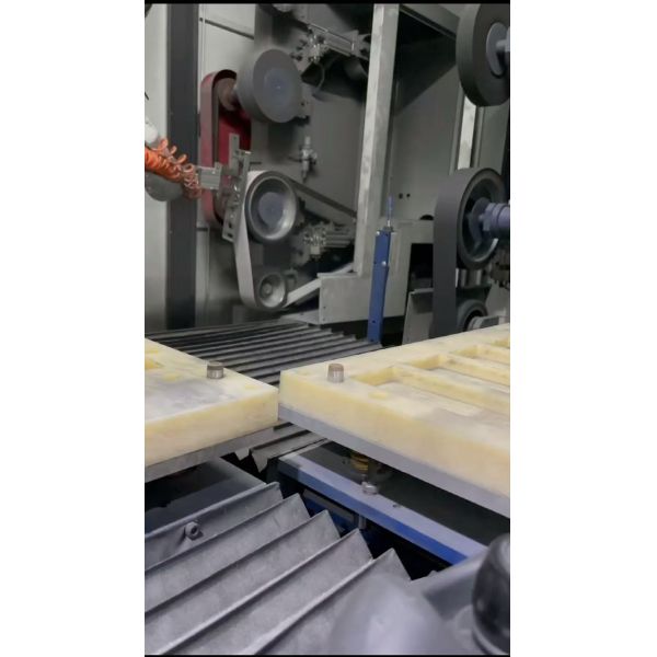 Fully Automatic Robot Grinding Machine High Precision Eco Friendly For Metal Surfaces