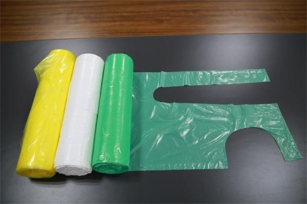 Disposable Aprons On  a Roll Economy PE  Aprons On a Roll  Red
