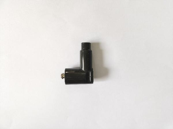 Le connecteur de fil de bougie d'allumage de 30KV 1KΩ avec la résistance de PBT 90 degrés s'est plié