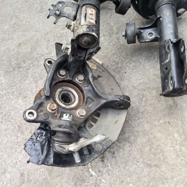 Used Original Front Shock Absorber Assembly for Toyota Avalon