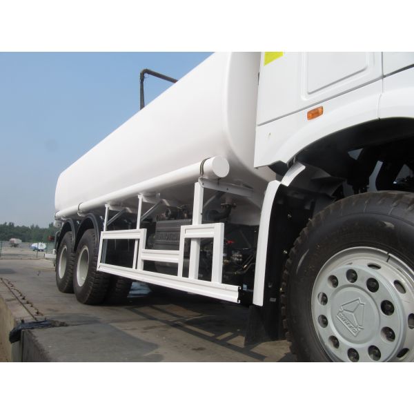 Euro 2 SINOTRUK 6x4 Petrol Tanker Truck , 290hp International Tanker Truck