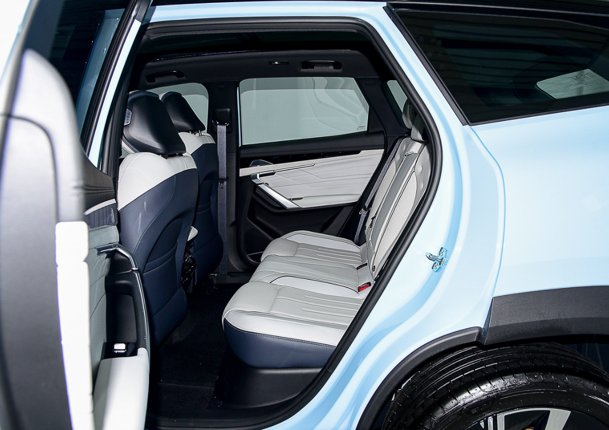 Geely Pro L 2023 1.5TD Hi-F Super Edition компактный гибридный внедорожник с турбонаддувом