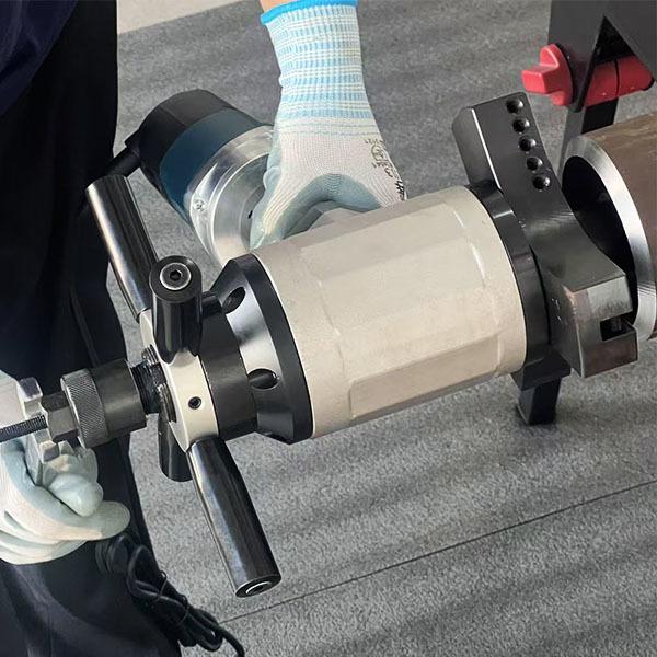 Máquina de remachado de acero portátil Máquina de remachado de tuberías 220V 60 ̊159mm Alcance de trabajo