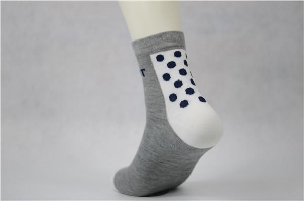 Elastic Persistent Knitted Anti Slip Socks For Adults Custom Made Pattern