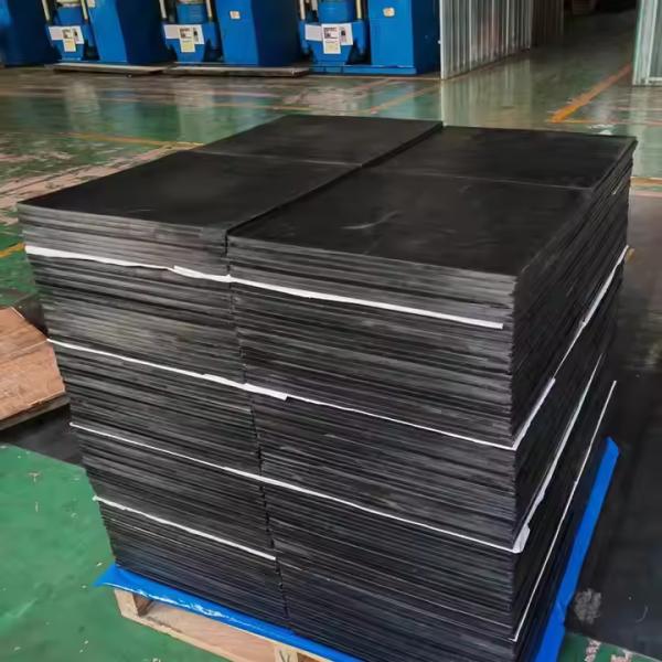 Anti Slip Outdoor Rubber Flooring Weatherproof Easy Clean 60-70 ShoreA