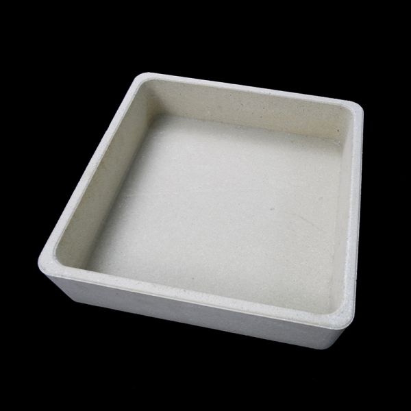 Smooth surface refractory sagger manufactured for firing operations delivering high temperature resistance and toughness