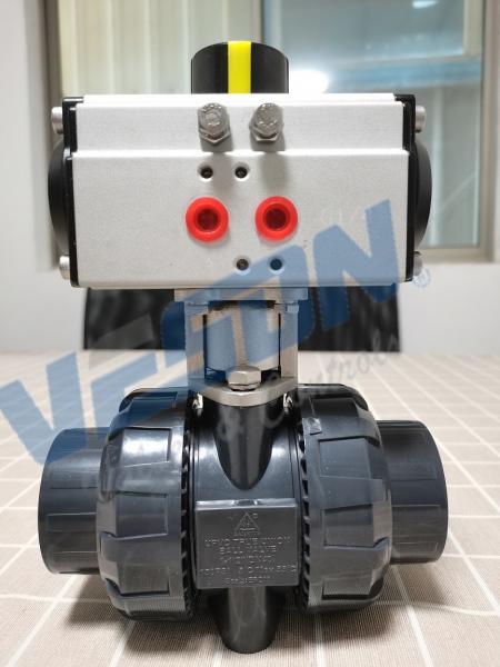 Válvula de bola atuada pneumática das válvulas de bola do PVC/PVC com o atuador pneumático ativo do dobro.