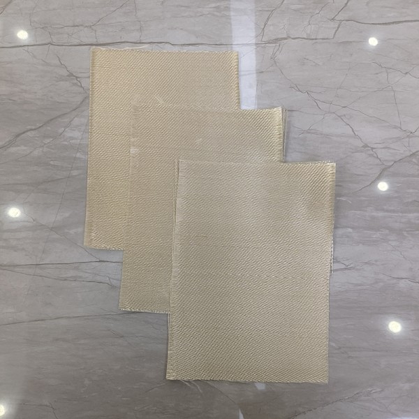 Golden Heat Treated Fiberglass Cloth Rubber Coated Twill Woven Welding Service For Wall / Roof Covering
