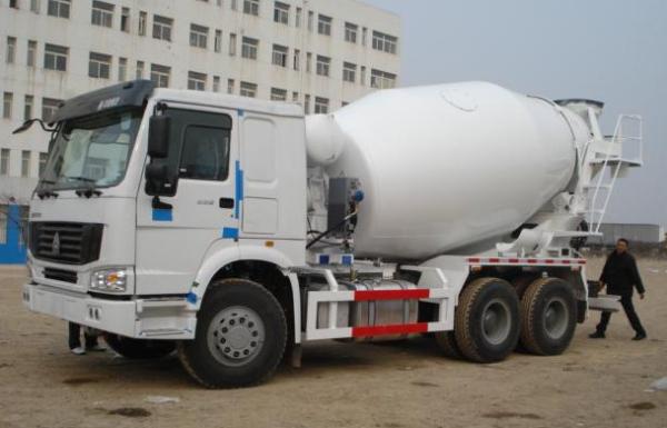 Concrete Mixer Pump Truck , Mixer Concrete Truck With L2000 Cabin 6 By 4 Drive