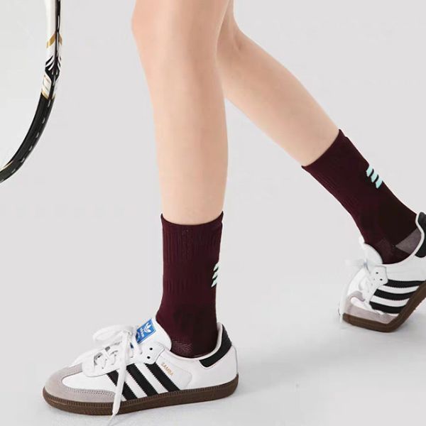 Des chaussettes de sport en plein air à la mode Compression Des chaussettes de vélo pour femmes