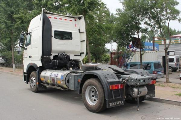 Sinotruk HOWO T7H 4*2 Dangerous Goods Towing Truck Head with Engine Capacity 8L at a