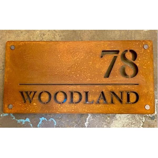 На открытом воздухе вырезывание лазера персонализировало знак Corten номера дома заржаветый стальной