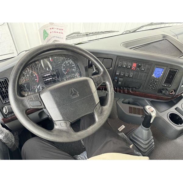 SINOTRUK HOWO Дэмп-Трак 6х4 10 колес 380 л.с.