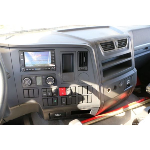 Affordable Boutique X3000 CNG LNG Tractor with Multimedia System and Automatic Window