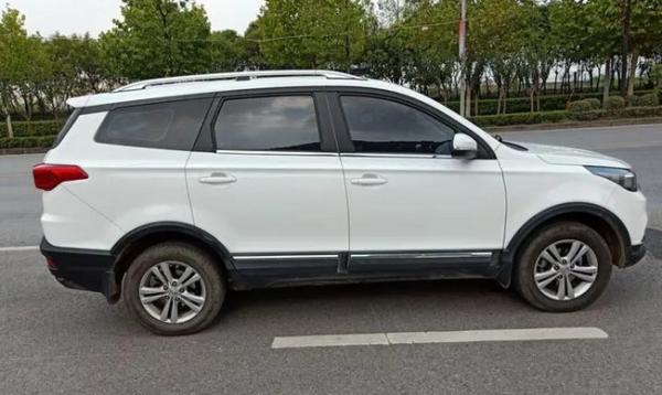 BAIC RUIXIANG 7 Seater SUV Inventory Luxury Family Utility Vehicle Sedan